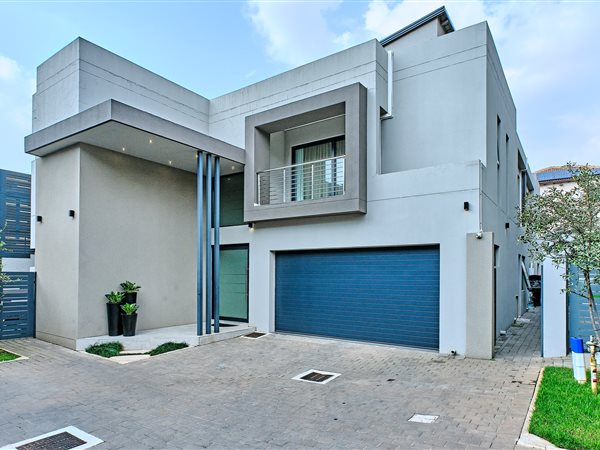 Bright Epelle Headshot